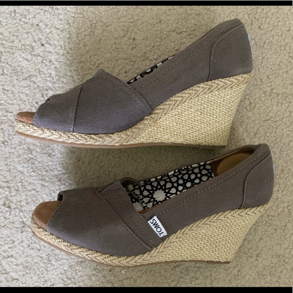 Shoes - Toms Wedges